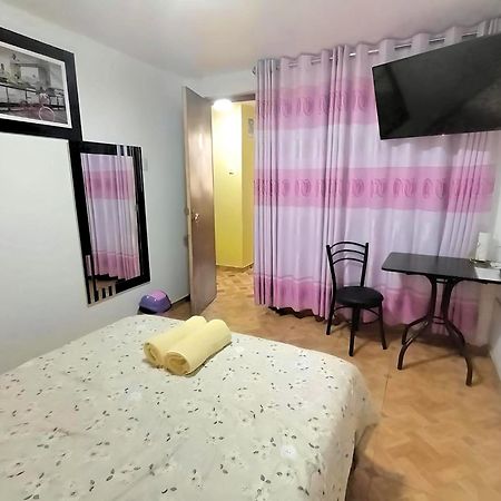 Apartamento Right Across From The Airport - Free Shuttle - A Y J Familia Lima Exterior foto