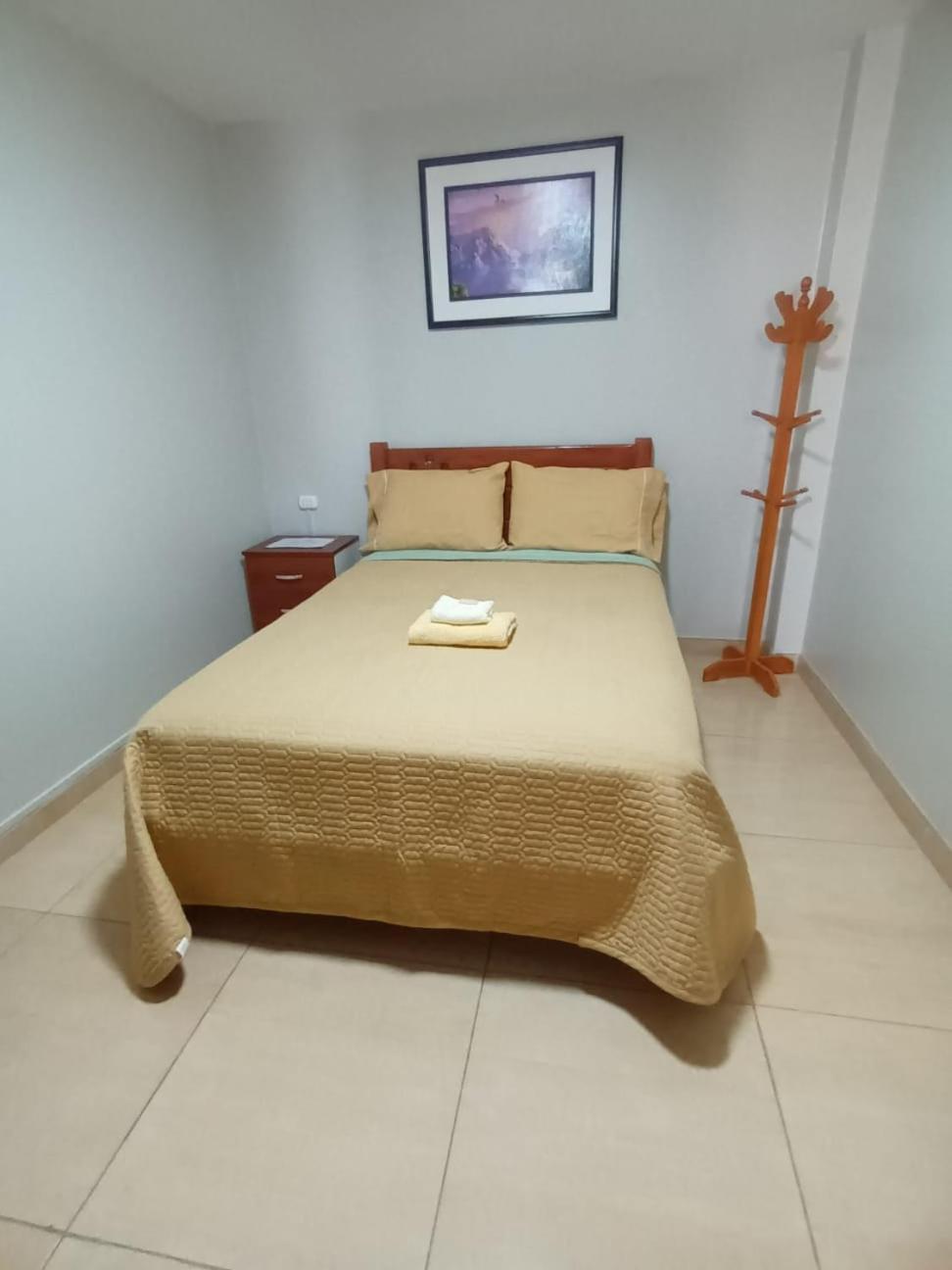 Apartamento Right Across From The Airport - Free Shuttle - A Y J Familia Lima Exterior foto