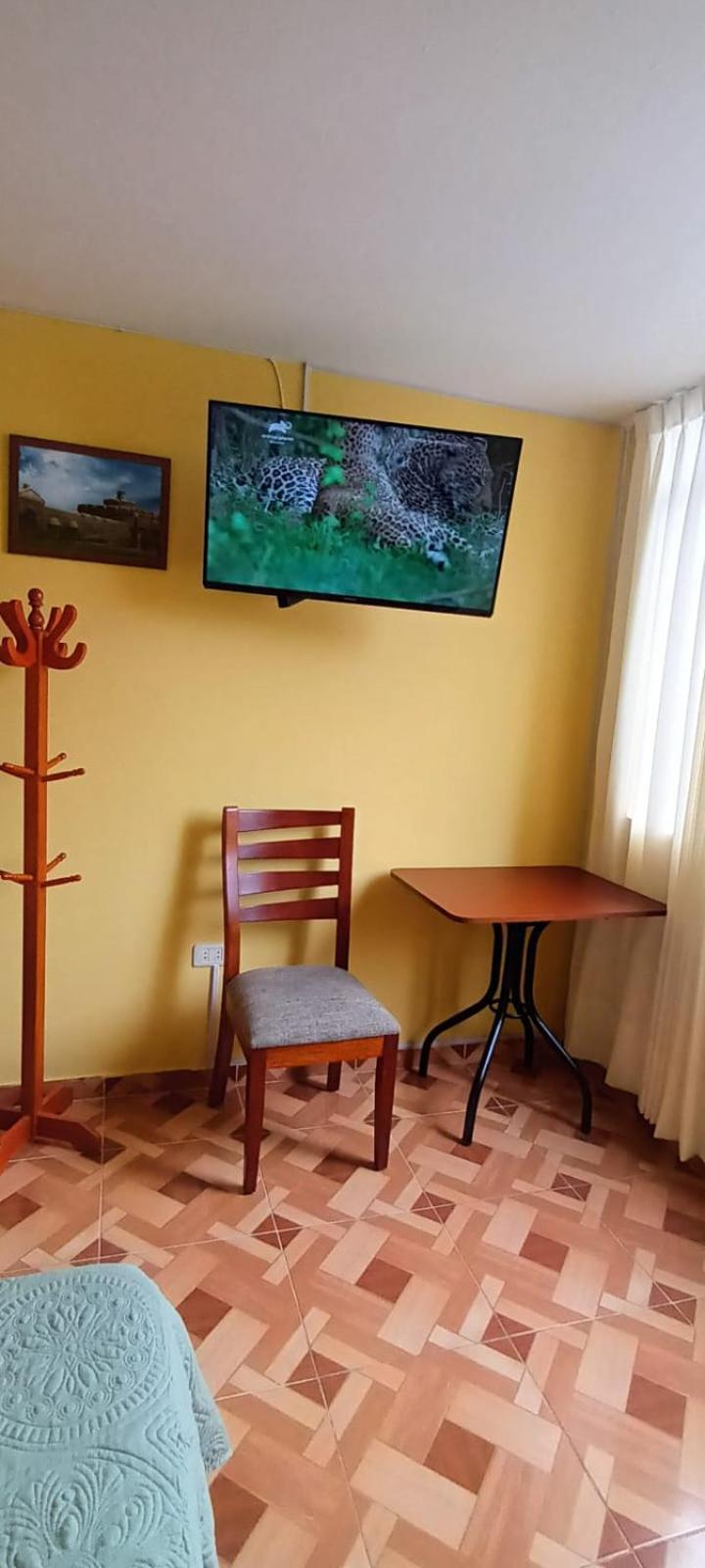 Apartamento Right Across From The Airport - Free Shuttle - A Y J Familia Lima Habitación foto