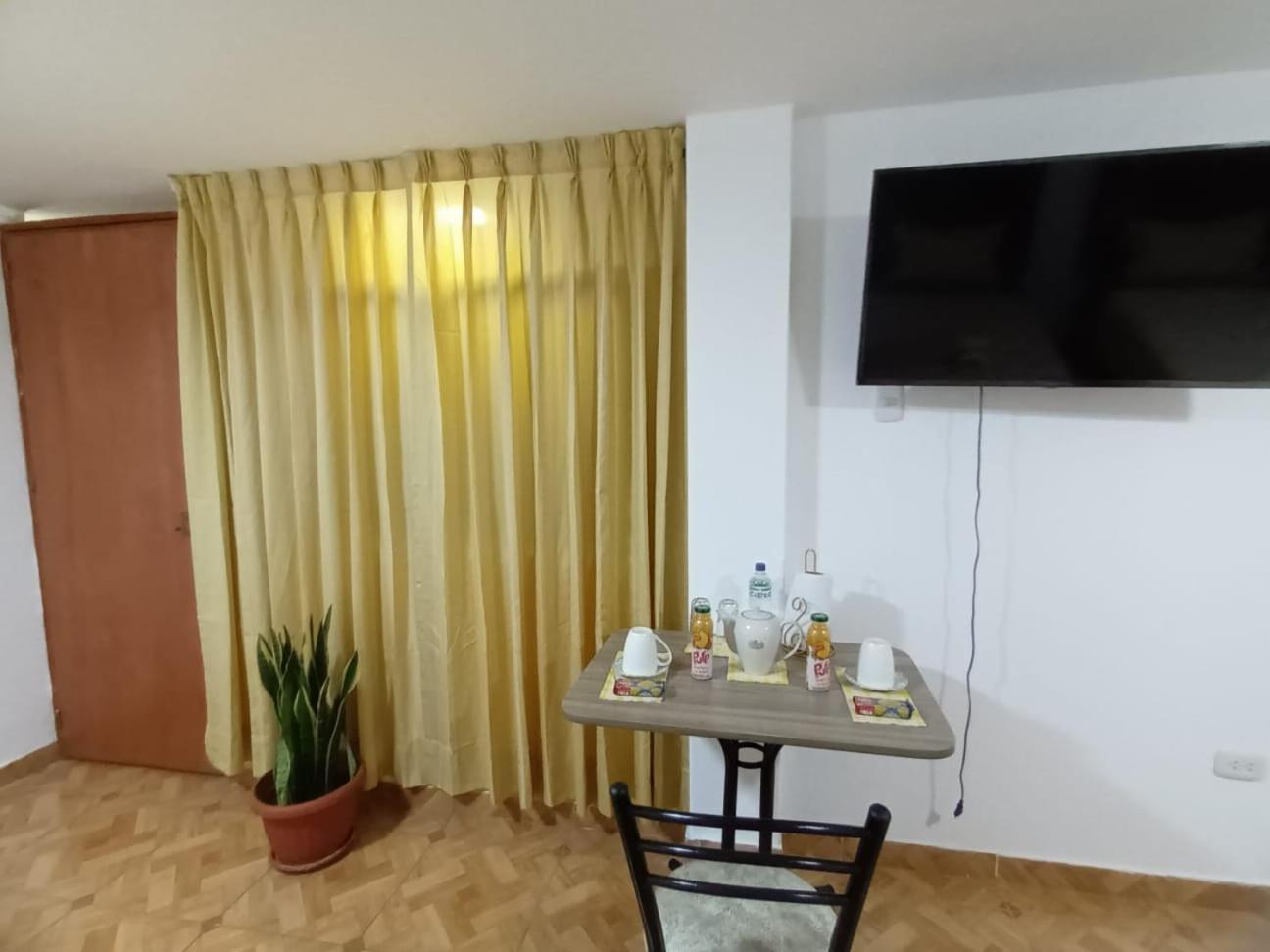 Apartamento Right Across From The Airport - Free Shuttle - A Y J Familia Lima Exterior foto