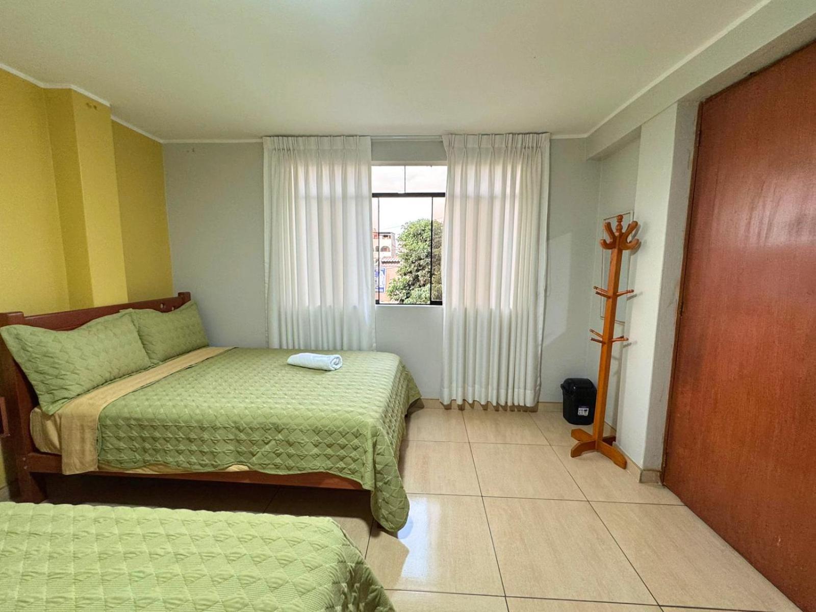 Apartamento Right Across From The Airport - Free Shuttle - A Y J Familia Lima Exterior foto